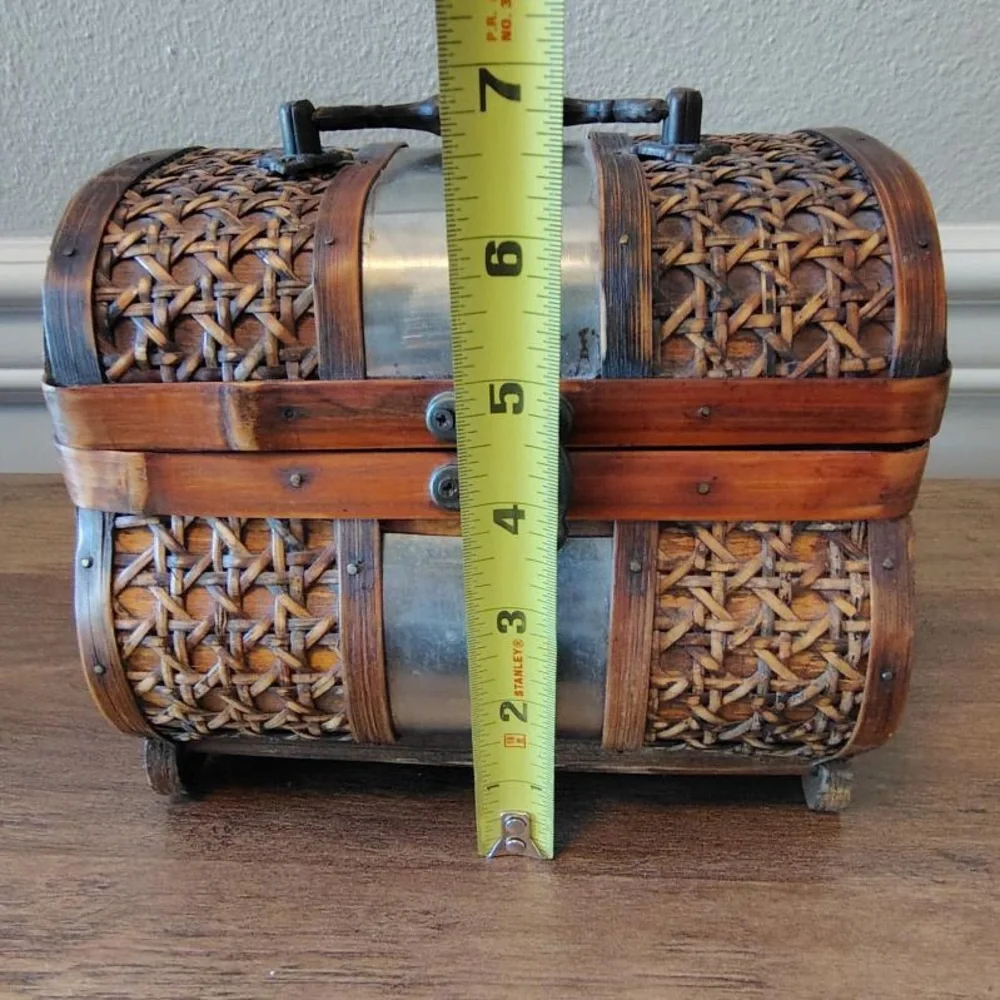 Vtg Wooden Rattan Treasure Trinket Box Brown Latched Brass Ornate Handle
